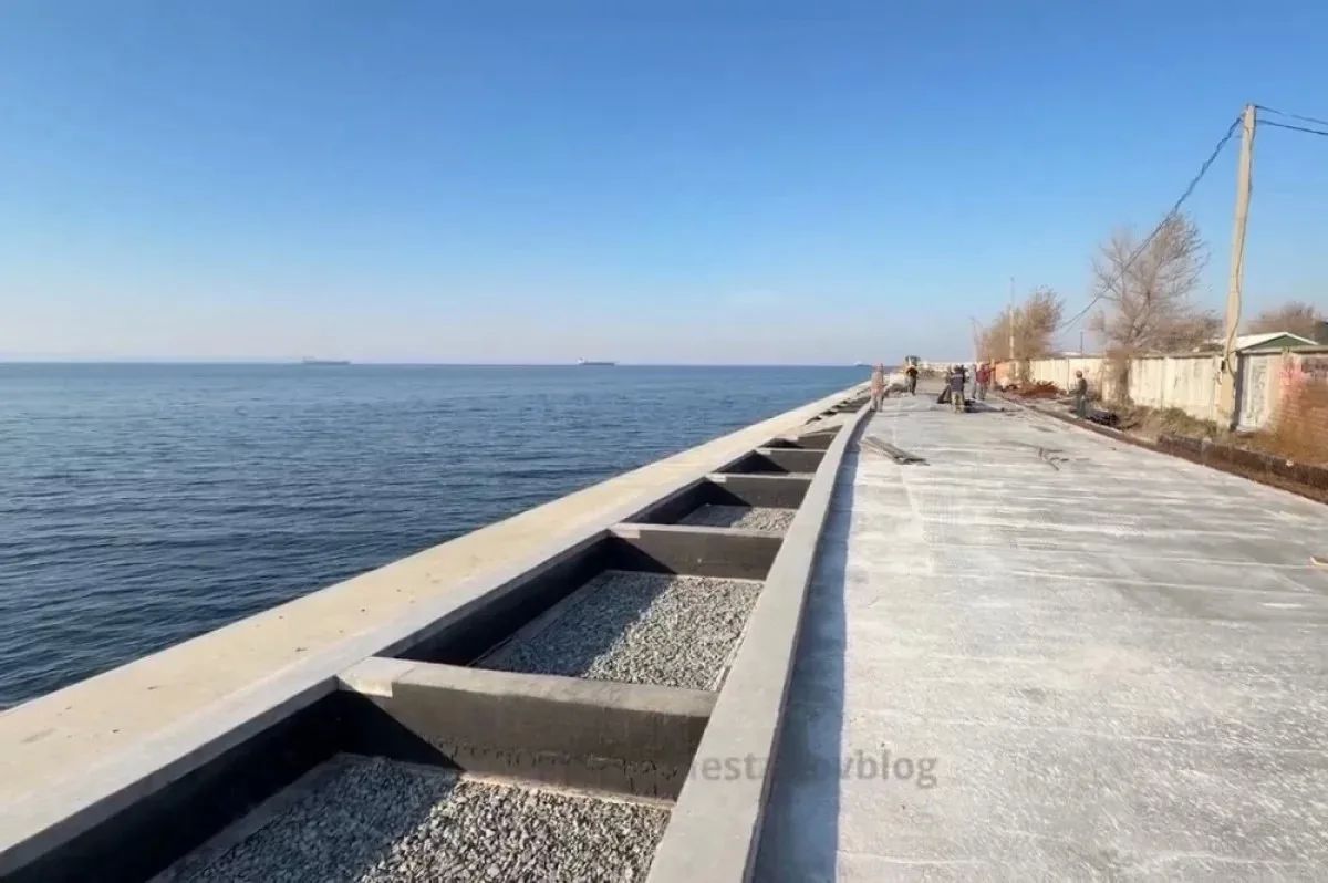 Во Владивостоке продолжают благоустраивать набережную Спортивной гавани