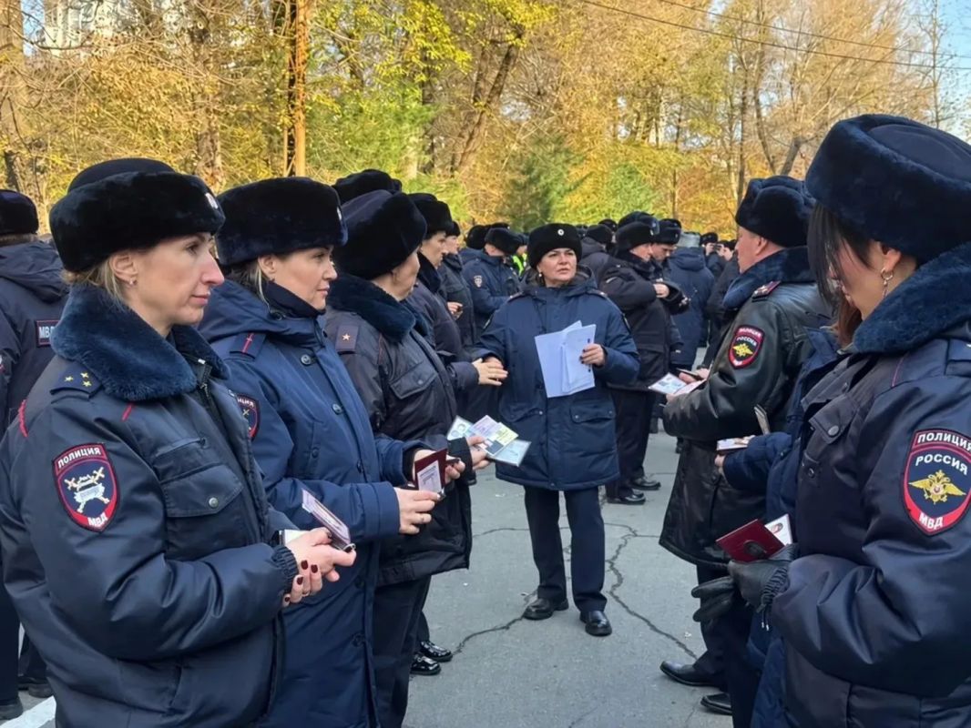 В УМВД Приморья прошел строевой смотр: полиция перешла на зимнюю форму одежды и подтвердила готовность к службе В УМВД Приморья прошел строевой смотр: полиция перешла на зимнюю форму одежды и подтвердила готовность к службе