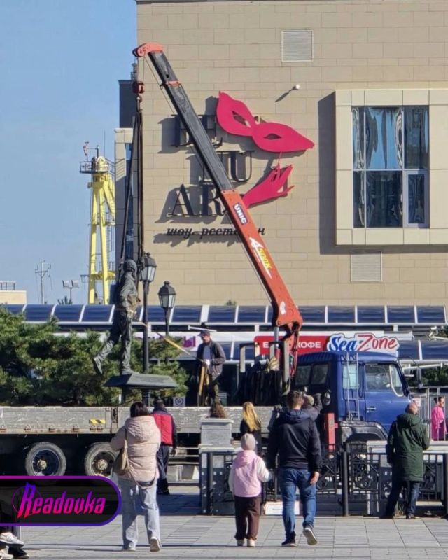 Солженицын снова мигрирует: памятник писателю переносят из центра Владивостока