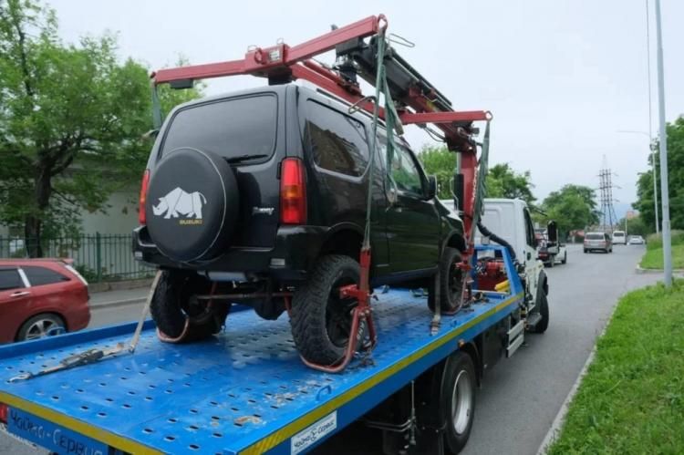 Во Владивостоке автомобили нарушителей ПДД отправляют на штрафстоянку