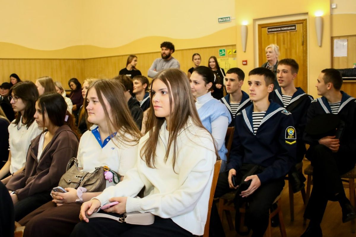 Студенты Дальневосточного федерального университета представили спектакль в Находке Студенты Дальневосточного федерального университета представили спектакль в Находке