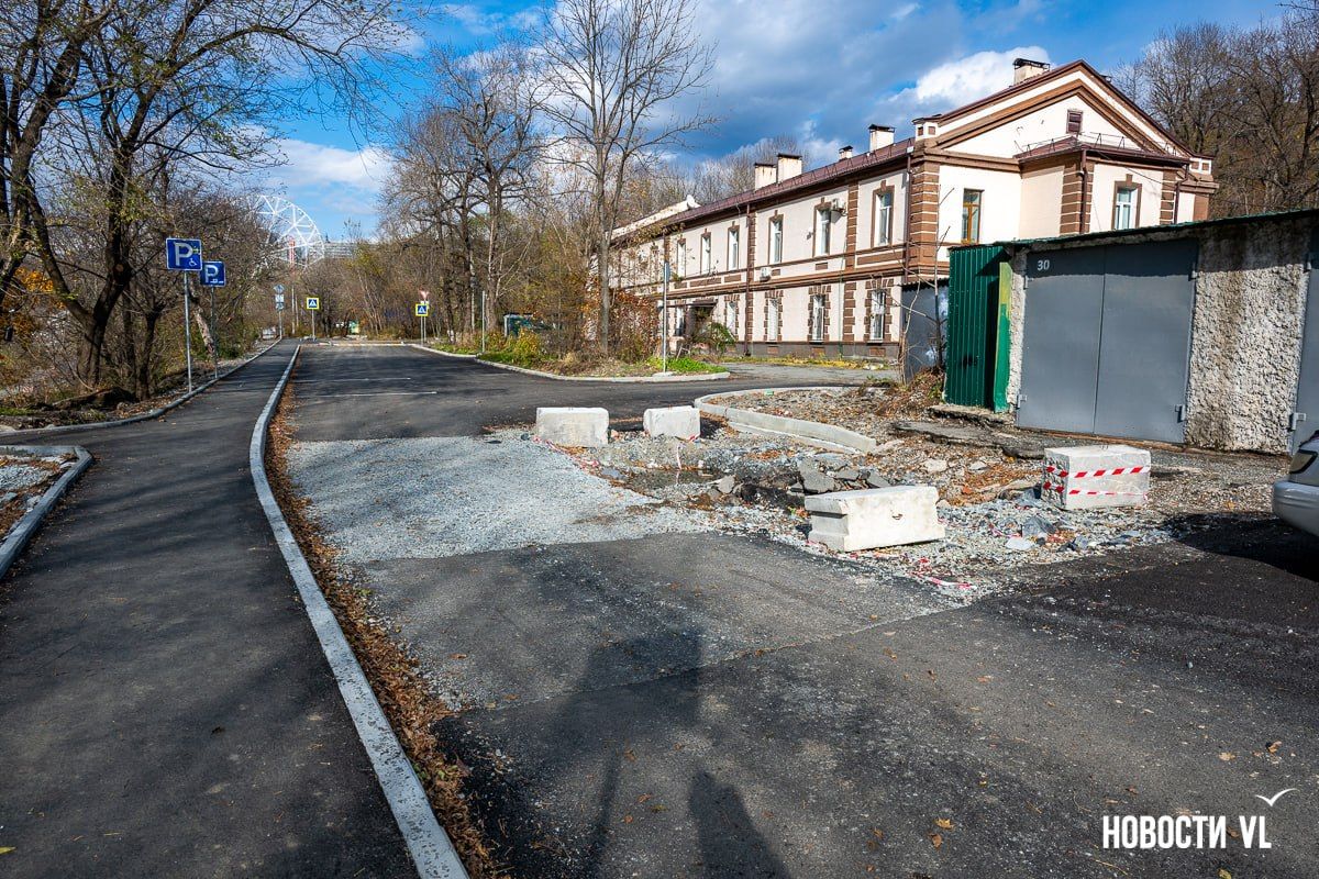 Улицу 1-я Флотская возле парка Минного городка наконец заасфальтировали и внезапно сделали частично односторонней Улицу 1-я Флотская возле парка Минного городка наконец заасфальтировали и внезапно сделали частично односторонней