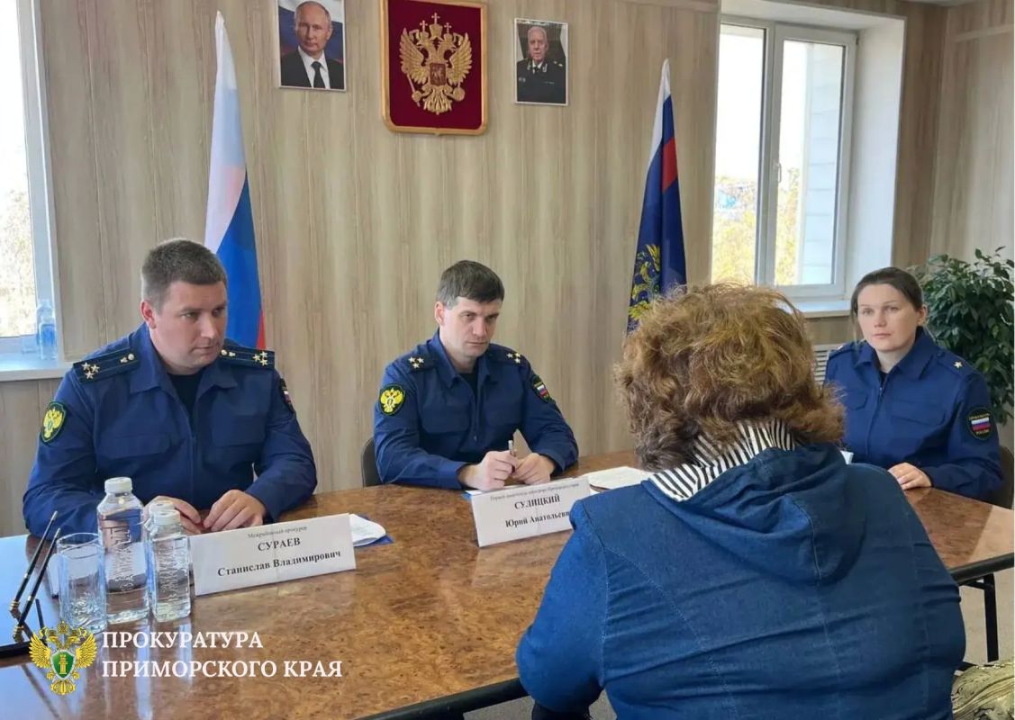 Первый заместитель прокурора Приморского края Юрий Сулицкий провёл личный приём жителей Фокино и Большого Камня Первый заместитель прокурора Приморского края Юрий Сулицкий провёл личный приём жителей Фокино и Большого Камня