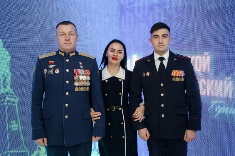 Полицейский из Приморского края стал победителем премии «Человек поступка» проекта медиахолдинга «Губерния» Полицейский из Приморского края стал победителем премии «Человек поступка» проекта медиахолдинга «Губерния»