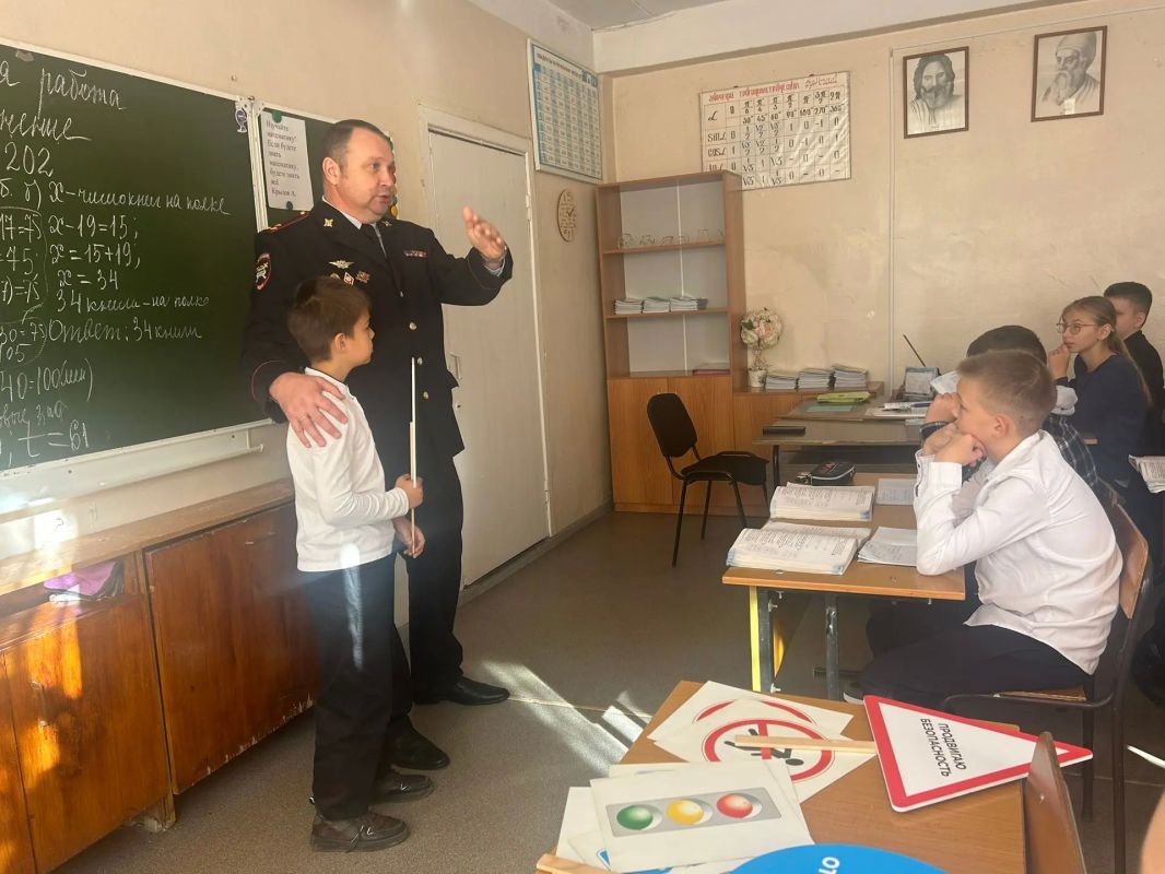 В преддверии осенних каникул глава Госавтоинспекции УМВД Приморья встретился с владивостокскими школьниками В преддверии осенних каникул глава Госавтоинспекции УМВД Приморья встретился с владивостокскими школьниками