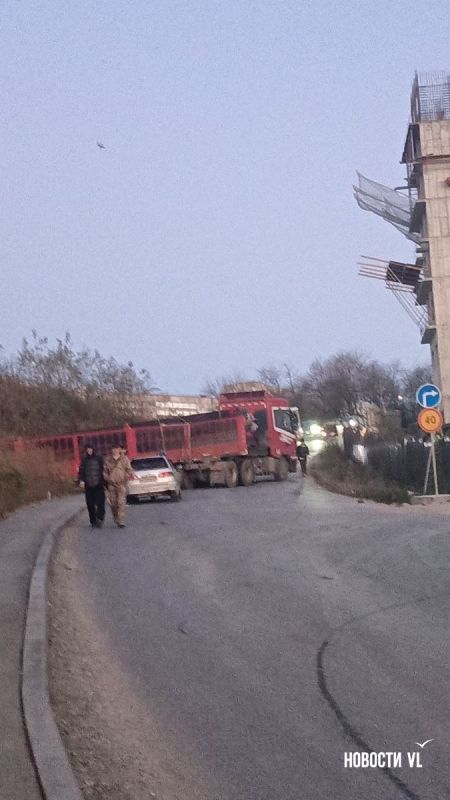 Выезд с Зелёного Угла на улицу Нейбута во Владивостоке перекрыт
