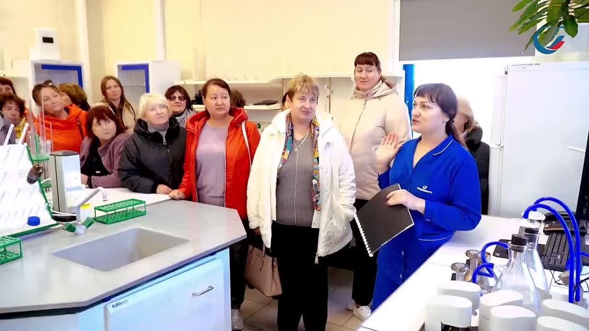 Что могут рассказать о состоянии моря гребешок, мидия и ламинария? Об этом узнали учителя химии и биологии школ Находки во время семинара-практикума в нефтепорту Козьмино