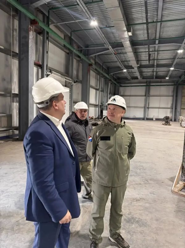Заместитель министра строительства Приморского края - Денис Щитов посетил стройплощадку промпарка «Большой Камень» Заместитель министра строительства Приморского края - Денис Щитов посетил стройплощадку промпарка «Большой Камень»