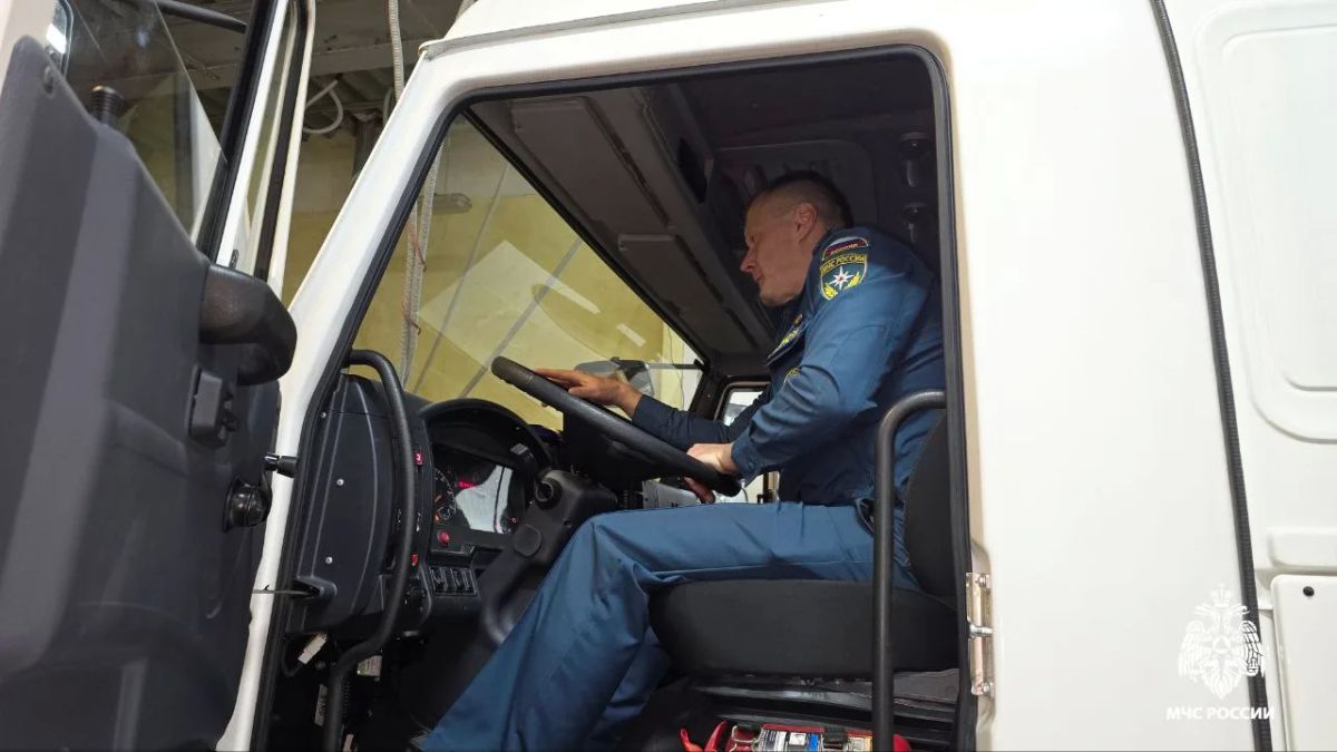 С Днём автомобилиста!. Поздравляем с профессиональным праздником водителей различной специальной техники чрезвычайного ведомства края! От вашего мастерства, выдержки и скорости реакции зависят оперативность прибытия... С Днём автомобилиста!. Поздравляем с профессиональным праздником водителей различной специальной техники чрезвычайного ведомства края! От вашего мастерства, выдержки и скорости реакции зависят оперативность прибытия...