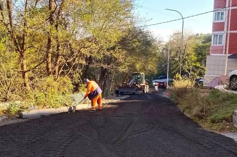 На Ёлочной, 2-й Поселковой, Выселковой и других улицах Владивостока идут дорожные работы На Ёлочной, 2-й Поселковой, Выселковой и других улицах Владивостока идут дорожные работы