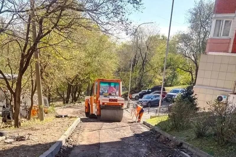 На Ёлочной, 2-й Поселковой, Выселковой и других улицах Владивостока идут дорожные работы На Ёлочной, 2-й Поселковой, Выселковой и других улицах Владивостока идут дорожные работы
