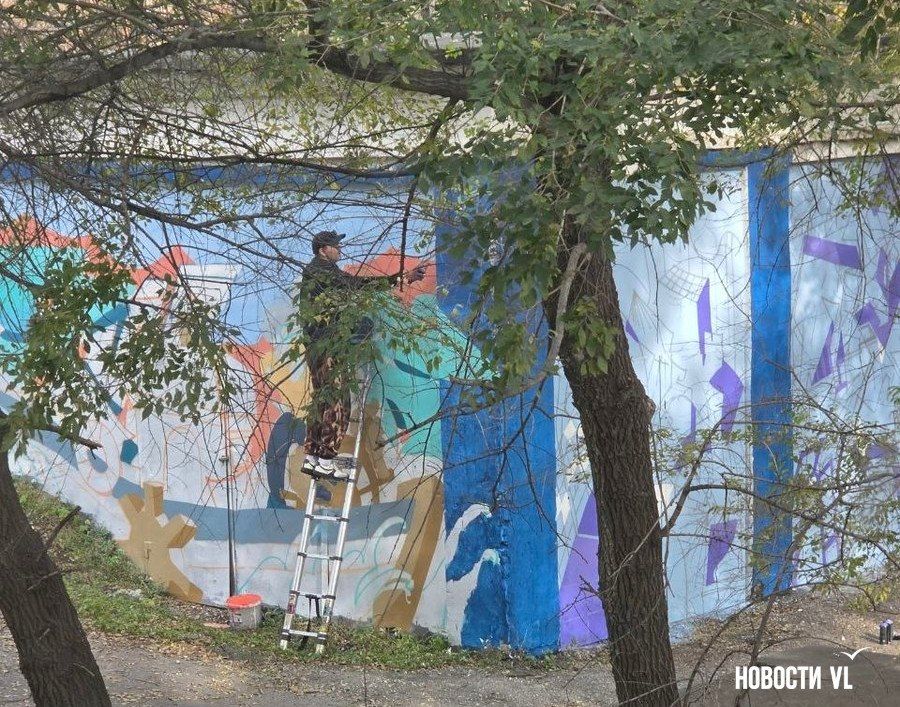 Трансформаторную подстанцию на Уборевича во Владивостоке превратили в арт-объект – на очереди ещё пять Трансформаторную подстанцию на Уборевича во Владивостоке превратили в арт-объект – на очереди ещё пять