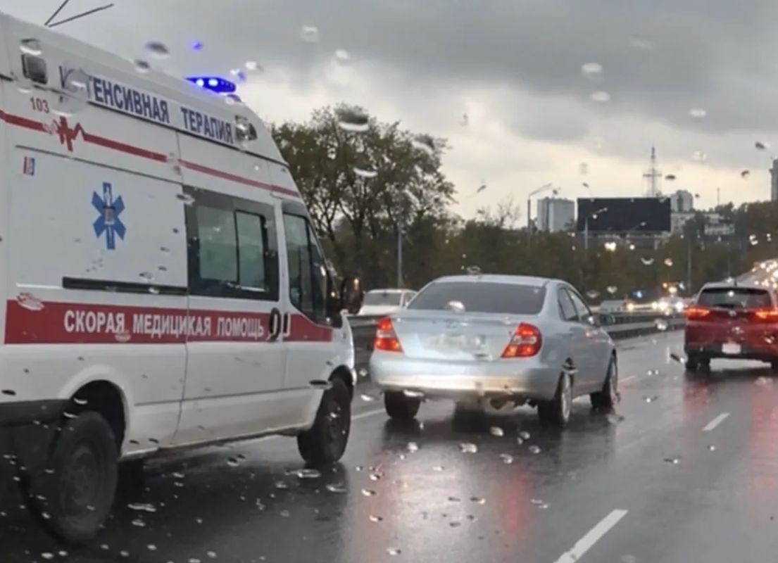 Полиция нашла и привлекла к ответственности водителя, не пропустившего машину скорой помощи во Владивостоке