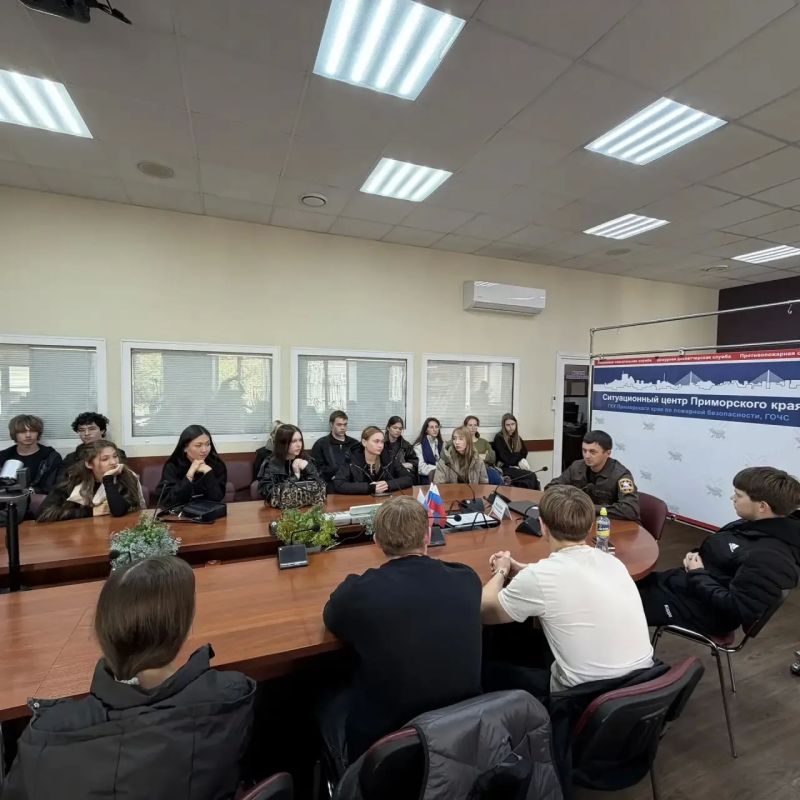 В рамках регионального проекта «Открытое Приморье» 22–23 октября в министерстве ГОЧС состоялся открытый разговор со студентами первого курса Владивостокского государственного университета — встреча, которая позволила молодым...