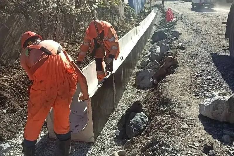 На Ёлочной, 2-й Поселковой, Выселковой и других улицах Владивостока идут дорожные работы На Ёлочной, 2-й Поселковой, Выселковой и других улицах Владивостока идут дорожные работы