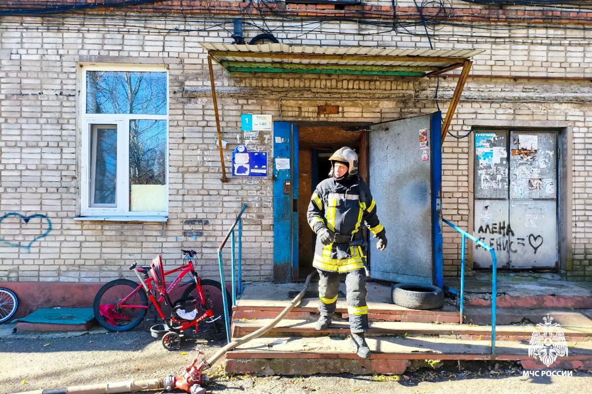 «Вы — настоящие герои нашего города!»: жители Уссурийска поблагодарили пожарных за спасение «Вы — настоящие герои нашего города!»: жители Уссурийска поблагодарили пожарных за спасение
