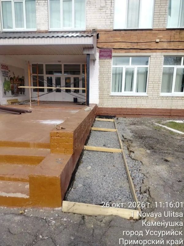 Капитальный ремонт входной группы школы ведется в селе Каменушка Капитальный ремонт входной группы школы ведется в селе Каменушка