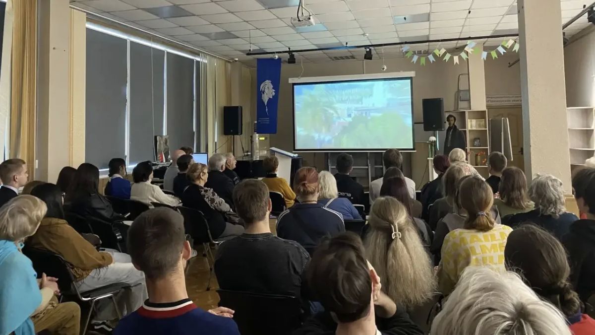 В Приморской краевой публичной библиотеке имени А. М. Горького состоялся показ документального фильма «Счастлива та разведка» В Приморской краевой публичной библиотеке имени А. М. Горького состоялся показ документального фильма «Счастлива та разведка»