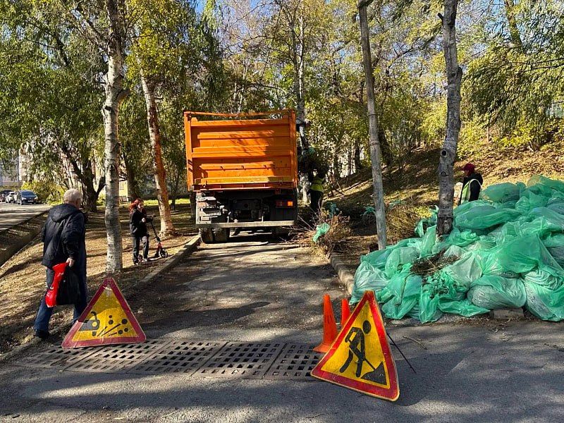 Почти 2 тысячи автомобильных покрышек вывезли с улиц Владивостока за две недели осеннего месячника чистоты Почти 2 тысячи автомобильных покрышек вывезли с улиц Владивостока за две недели осеннего месячника чистоты