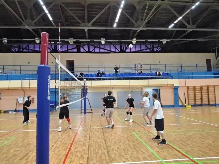 В Артёме завершился турнир «Золотая осень» по смешанному волейболу среди школьных спортивных клубов В Артёме завершился турнир «Золотая осень» по смешанному волейболу среди школьных спортивных клубов