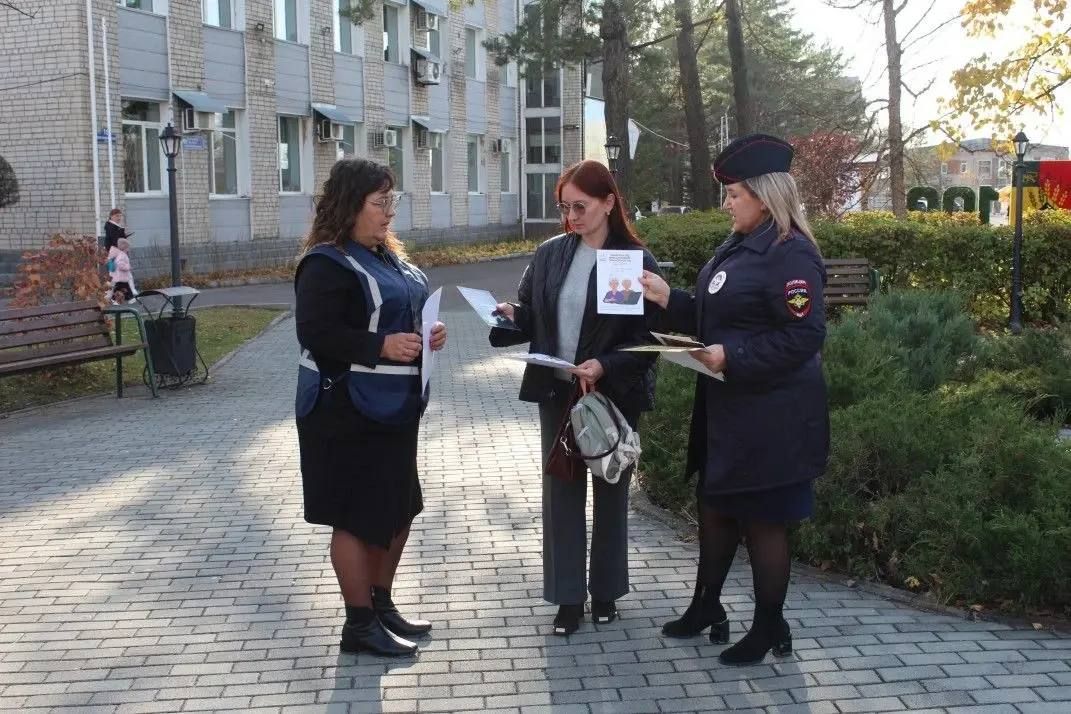 Полицейские и дружинники провели профилактическую акцию «Забота» в Михайловском округе Приморья Полицейские и дружинники провели профилактическую акцию «Забота» в Михайловском округе Приморья