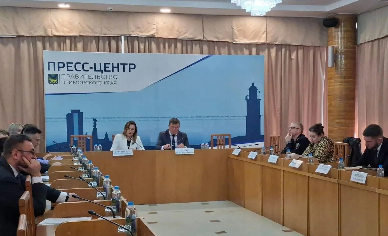 Сегодня состоялось внеочередное заседание Приморской краевой межведомственной комиссии по делам несовершеннолетних и защите их прав (ПКМ КДНиЗП) под руководством заместителя директора департамента по координации...