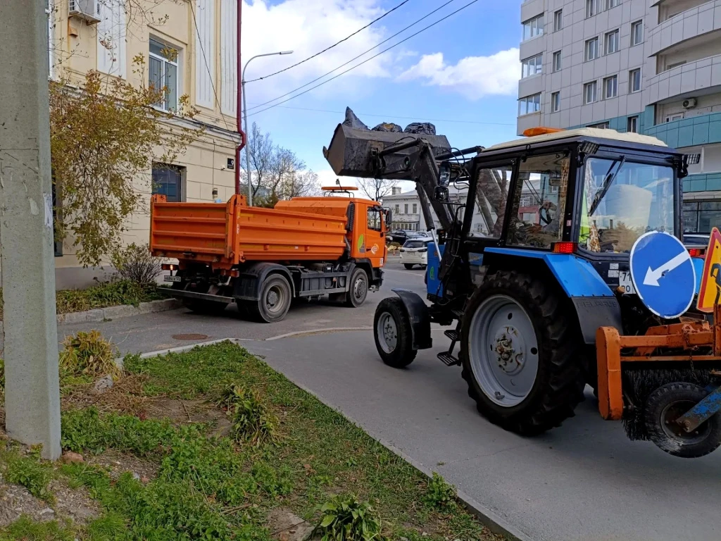 Во Владивостоке продолжается первый осенний месячник чистоты