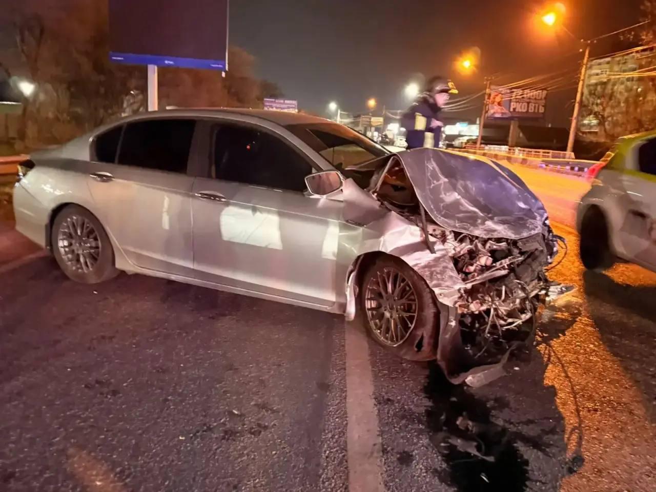 В Уссурийске столкнулись Nissan March и Honda Accord, погибли мужчина и двухлетний ребёнок
