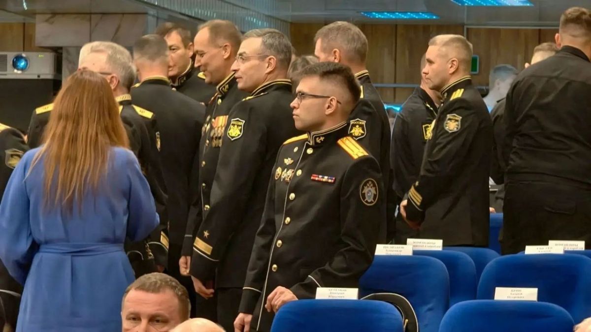 Во Владивостоке сотрудники военного следственного управления СК России по Тихоокеанскому флоту приняли участие в торжественных мероприятиях Во Владивостоке сотрудники военного следственного управления СК России по Тихоокеанскому флоту приняли участие в торжественных мероприятиях